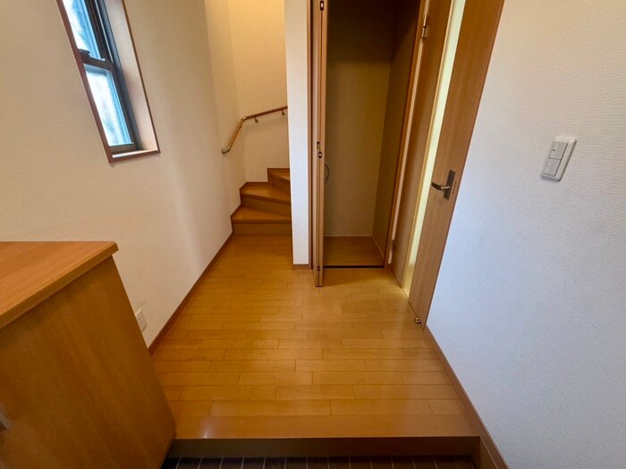 物件内観写真14　(廊下)