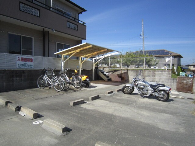 物件外観写真3　(駐輪場)