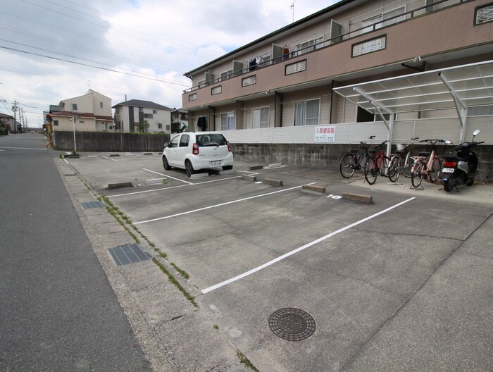 物件外観写真4　(駐車場)