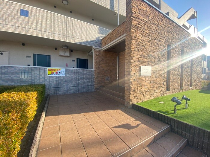 物件外観写真6　(エントランス部分)
