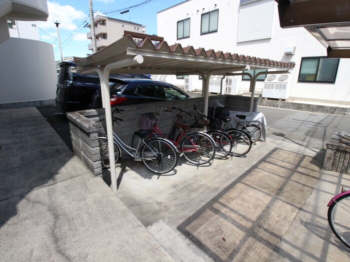 物件外観写真3　(駐輪場)