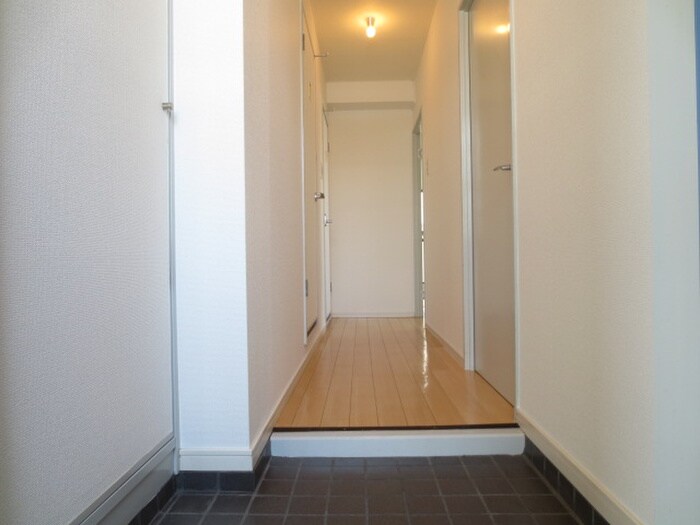物件内観写真15　(玄関)