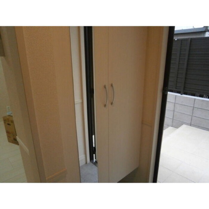 物件内観写真12　(玄関)