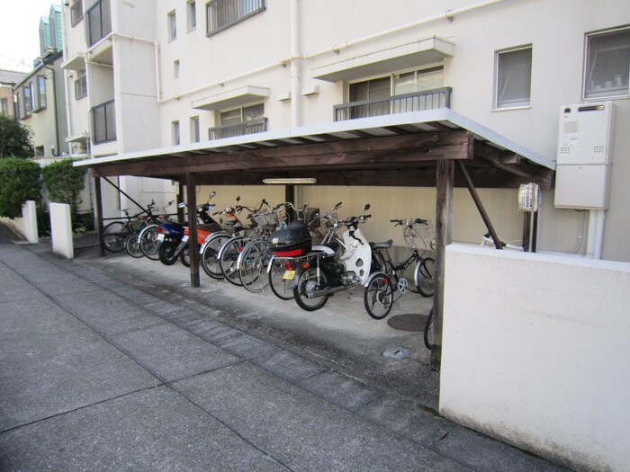 物件外観写真3　(駐輪場)