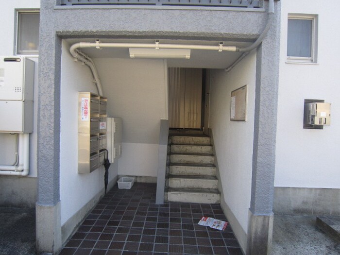 物件外観写真5　(エントランス部分)