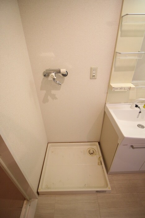 物件内観写真16　(洗濯機置場)