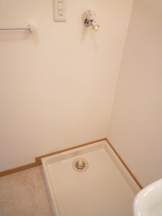 物件内観写真7　(洗濯機置場)