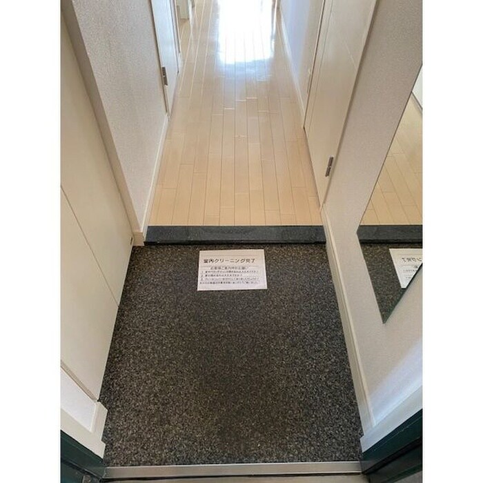 物件内観写真13　(玄関)