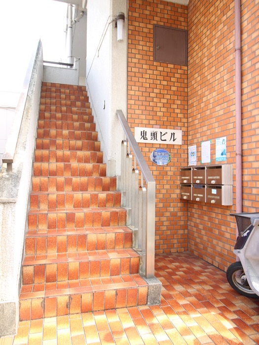 物件外観写真5　(エントランス部分)