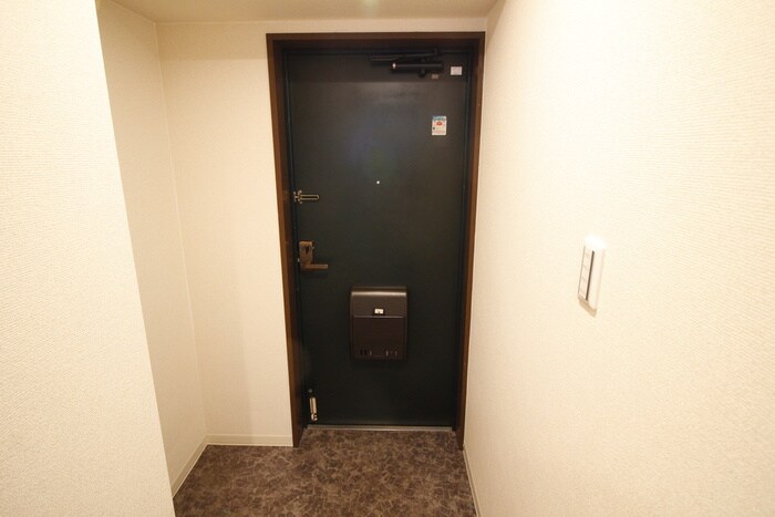 物件内観写真12　(玄関)