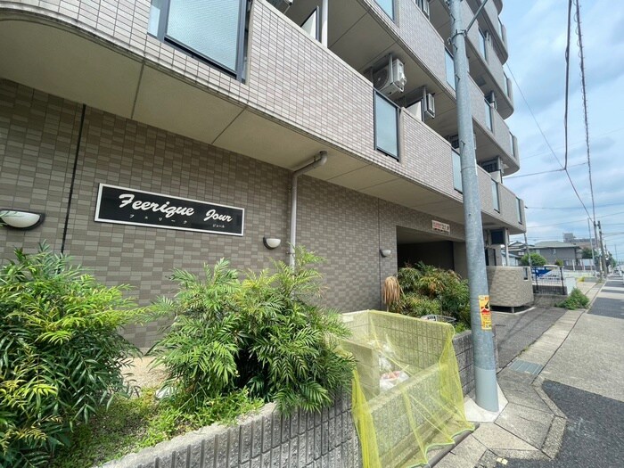 物件外観写真6　(エントランス部分)