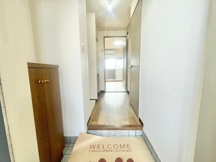 物件内観写真13　(玄関)