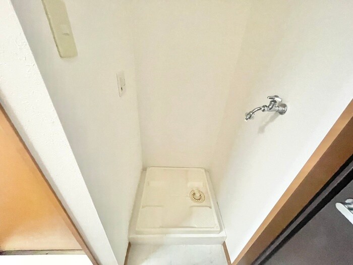 物件内観写真18　(洗濯機置場)