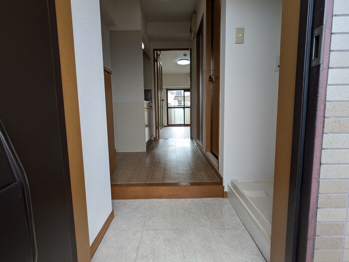物件内観写真18　(玄関)