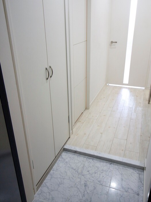 物件内観写真7　(玄関)