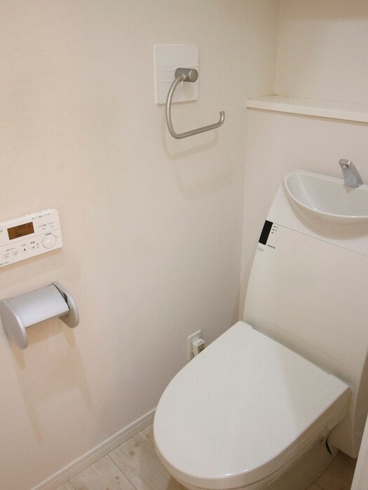 物件内観写真8　(トイレ)