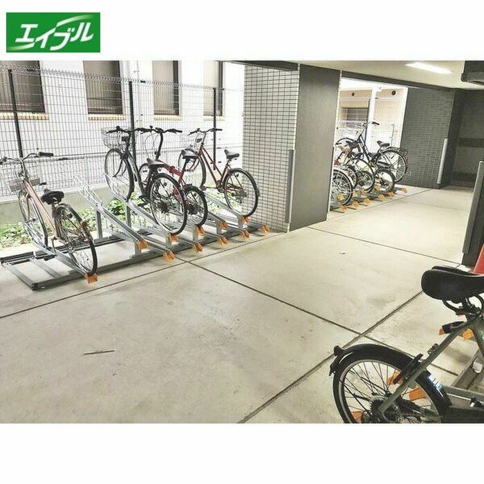 物件外観写真3　(駐輪場)