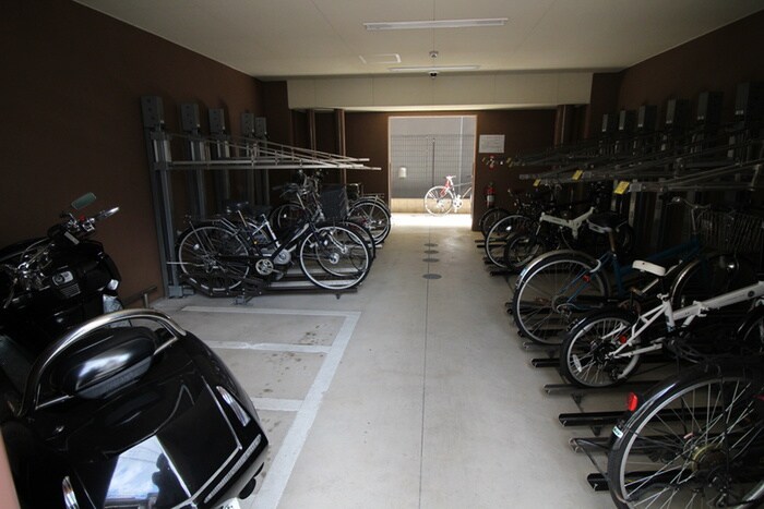 物件外観写真5　(駐輪場)