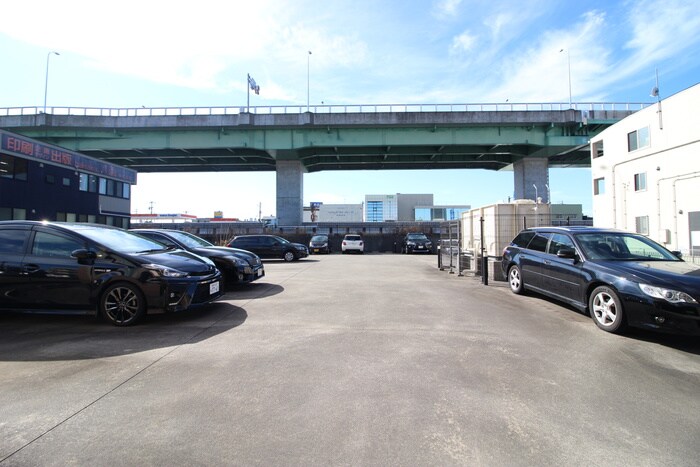 物件外観写真5　(駐車場)