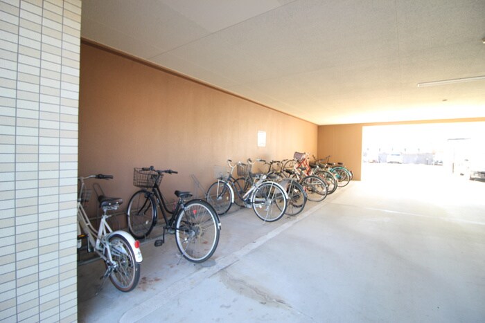物件外観写真6　(駐輪場)