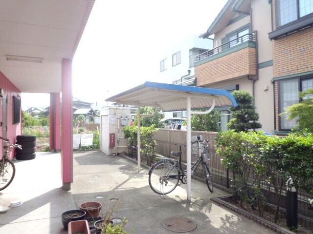 物件外観写真3　(駐輪場)