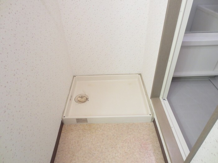 物件内観写真10　(洗濯機置場)