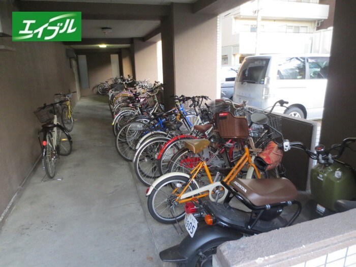 物件外観写真3　(駐輪場)