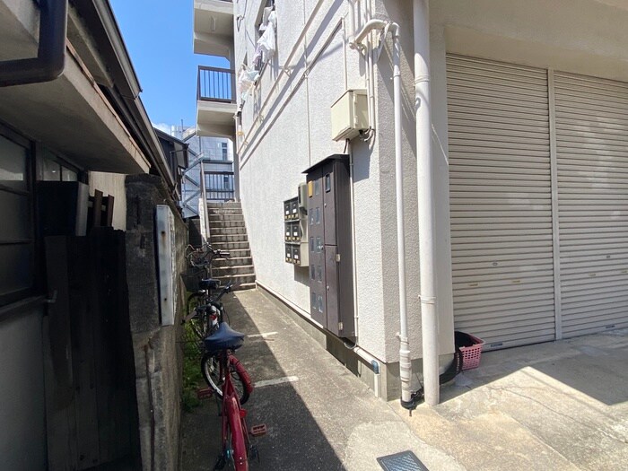 物件外観写真2　(エントランス部分)