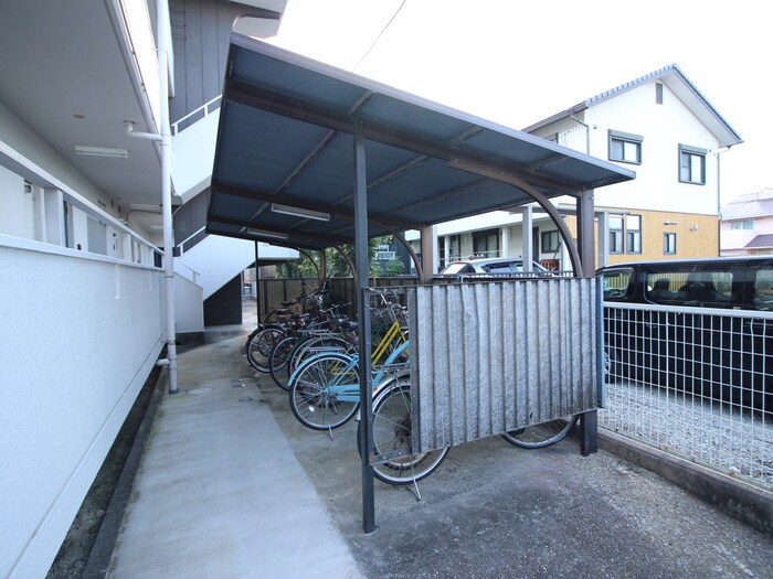 物件外観写真5　(駐輪場)