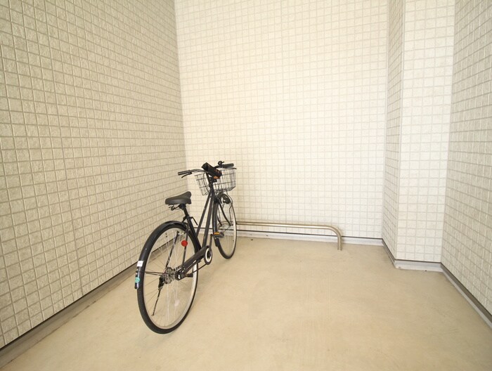 物件外観写真2　(駐輪場)