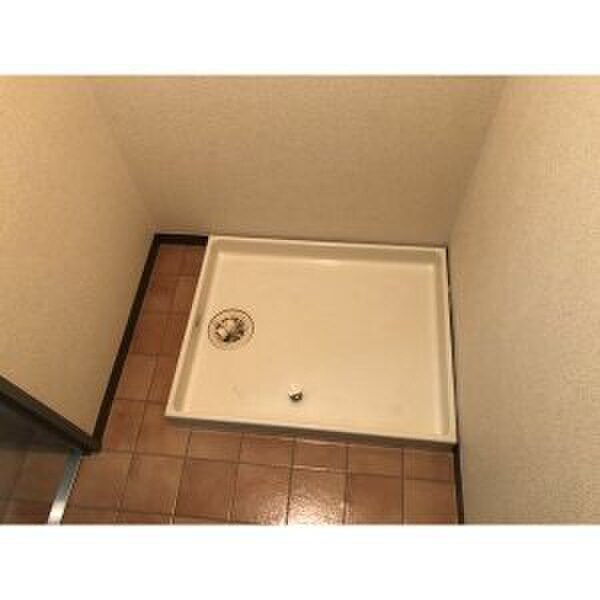 物件内観写真10　(洗濯機置場)