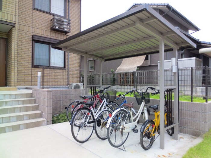 物件外観写真3　(駐輪場)