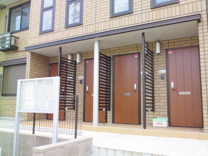 物件外観写真6　(エントランス部分)