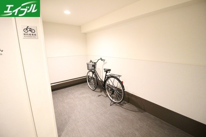 物件外観写真5　(駐輪場)