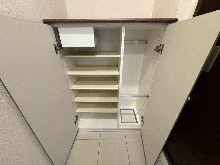物件内観写真15　(靴箱)