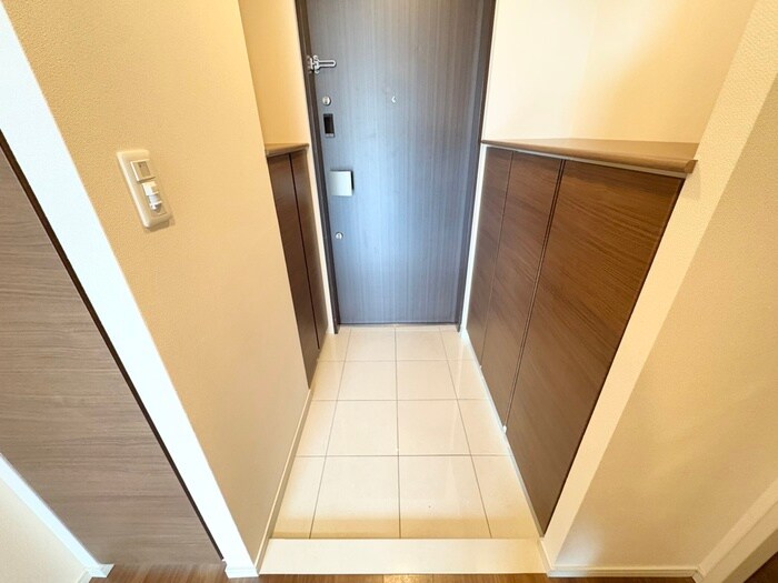 物件内観写真16　(玄関)