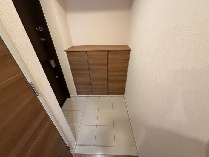 物件内観写真16　(玄関)