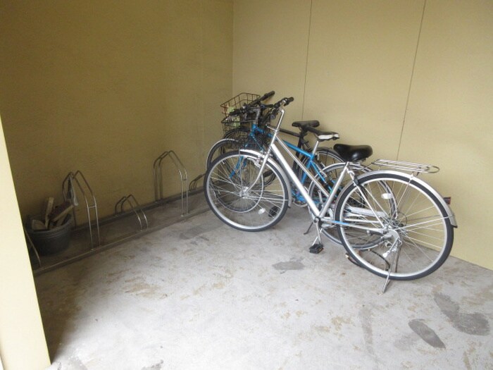 物件外観写真3　(駐輪場)