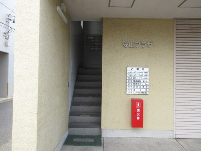 物件外観写真5　(エントランス部分)