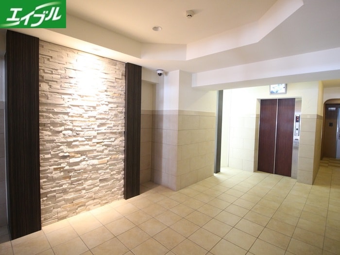 物件外観写真4　(エントランス部分)