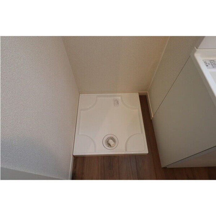 物件内観写真10　(洗濯機置場)