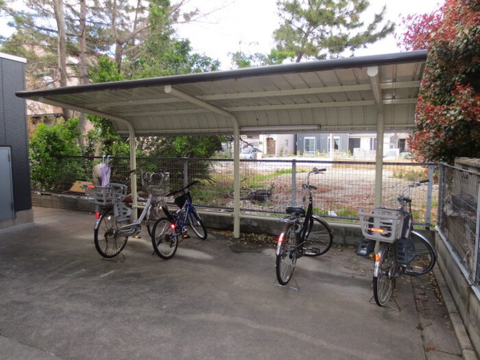 物件外観写真3　(駐輪場)