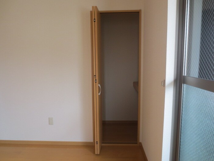 物件内観写真6　(収納)