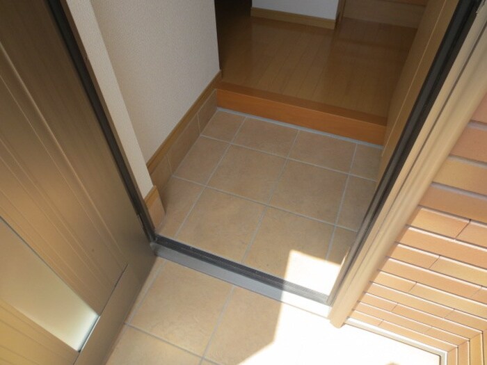 物件内観写真13　(玄関)