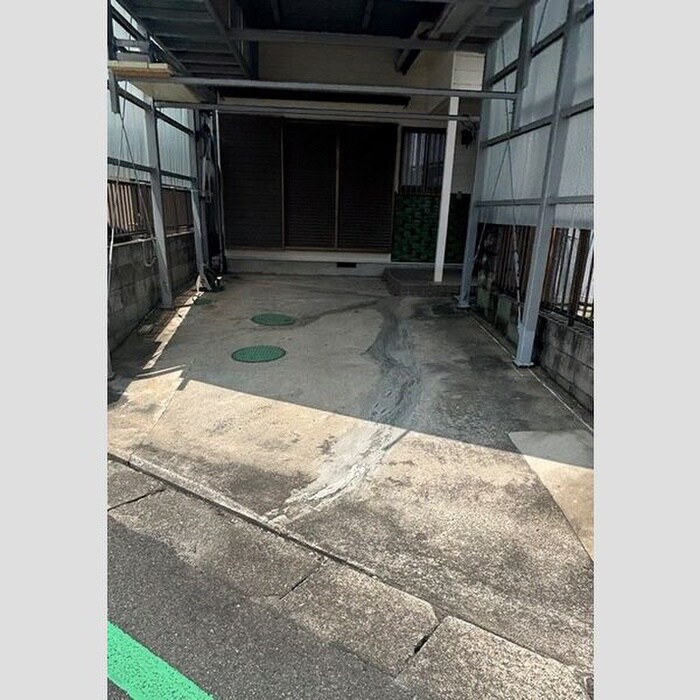 物件外観写真2　(駐車場)