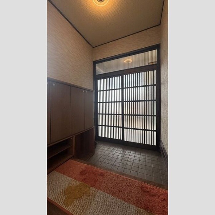 物件内観写真3　(玄関)