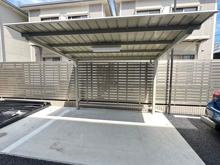 物件外観写真4　(駐輪場)