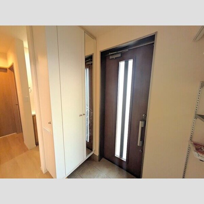 物件内観写真4　(玄関)