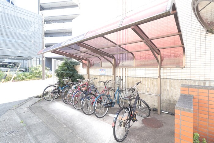 物件外観写真4　(駐輪場)