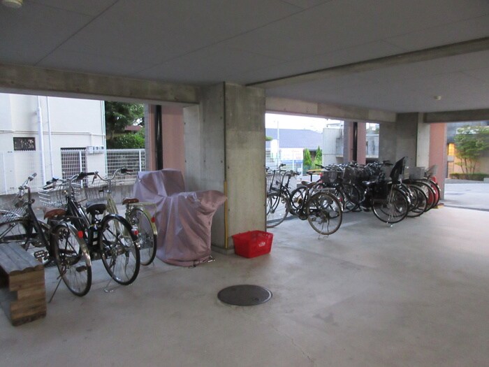 物件外観写真5　(駐輪場)